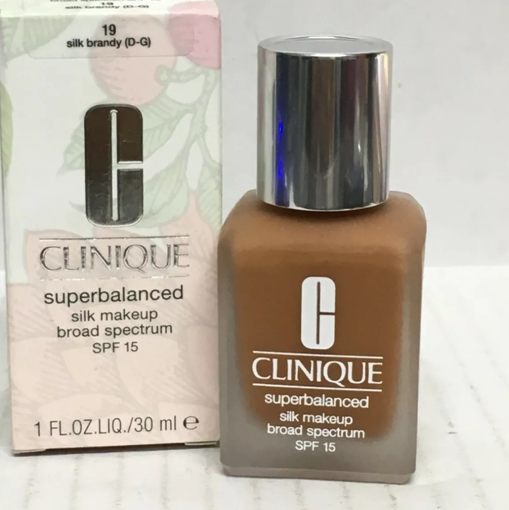Clinique Superbalanced Silk Makeup Broad Spectrum